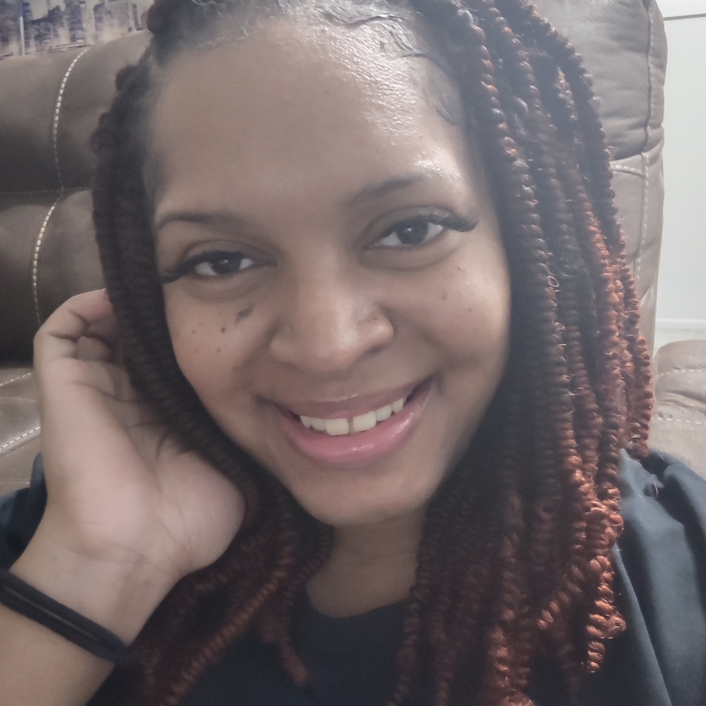 Meet your Posher, Whitney Lorraine.